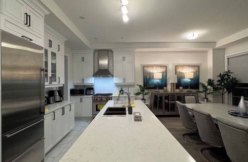 Markham House | 10 Queen Beds - Business Elite Luxury Residence Markham’s Prestigious Angus Glen