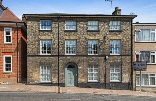 Bury St Edmunds Apartment | 119 Flat 2 Northgate st - Stylish one bedroom apartment set within walking distance to town, spacious living space with public car park close by