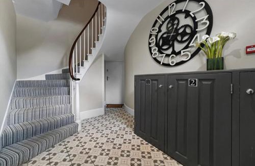 Bury St Edmunds Apartment | 119 Flat 2 Northgate st - Stylish one bedroom apartment set within walking distance to town, spacious living space with public car park close by