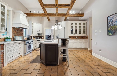 Norval House | 12 Acre Private Sport Resort & Spa Tennis Pickleball Sauna HotTub Pool Golf FIFA