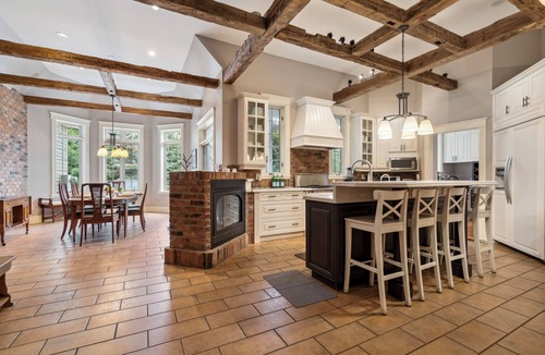 Norval House | 12 Acre Private Sport Resort & Spa Tennis Pickleball Sauna HotTub Pool Golf FIFA