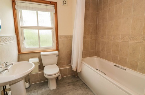 Uphall Cottage | 16 KNIGHTSRIDGE HOUSE in Livingston