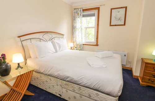 Uphall Cottage | 16 KNIGHTSRIDGE HOUSE in Livingston