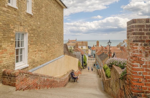 Aldeburgh Cottage | 17 Park Lane - sleeps 7 guests in 4 bedrooms