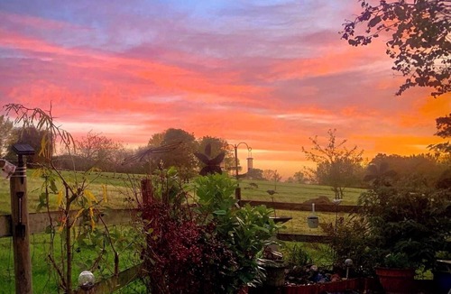 Snitterfield Cottage | 18th Century Cosy Cottage With Stunning Garden Views