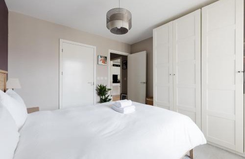 Lansbury Apartment | 1BDR Canal Side Retreat in East London