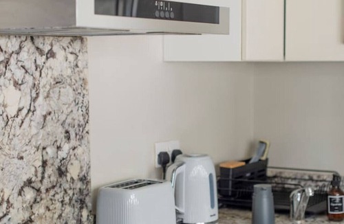 Valentines Apartment | 1BR 1BA Retreat Near Ilford High Street