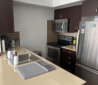 Islington - City Centre West Apartment | 1BR plus Den with free Parking, Pool, Gym and Hot Tub