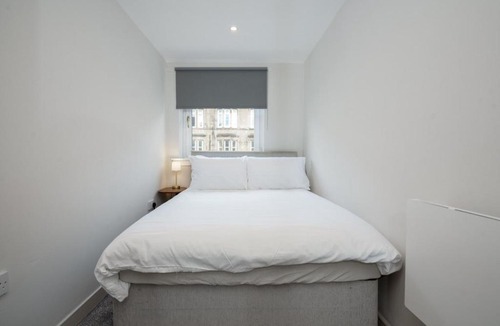 Shawlands Apartment | 1BR Shawlands Walk To Queens Park with Parking