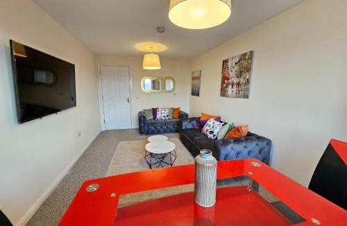 Longcroft Apartment | 2 Bed Apt, 4 beds with Parking