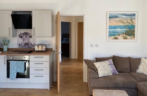 Cronberry House | 2-Bed Barn, Hot Tub & Pet Friendly near Muirkirk