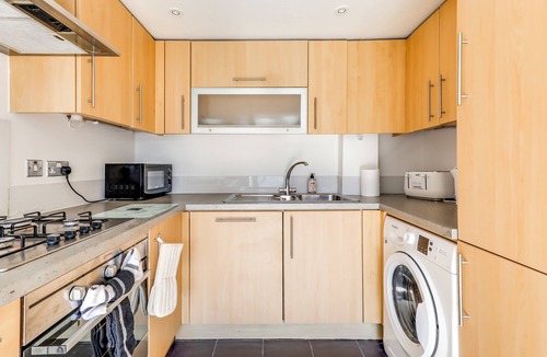 Chelmsford Apartment | 2 Bed City Centre/Wifi/Private Parking/Sleeps 5