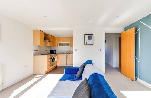 Chelmsford Apartment | 2 Bed City Centre/Wifi/Private Parking/Sleeps 5