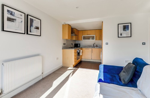 Chelmsford Apartment | 2 Bed City Centre/Wifi/Private Parking/Sleeps 5