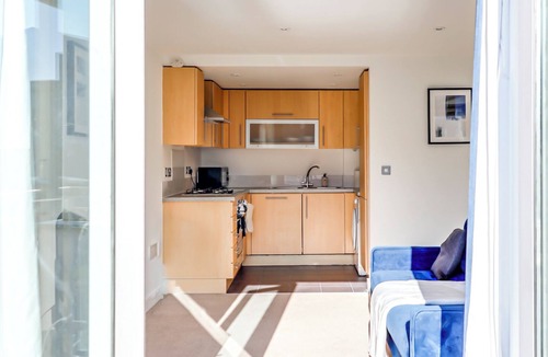 Chelmsford Apartment | 2 Bed City Centre/Wifi/Private Parking/Sleeps 5