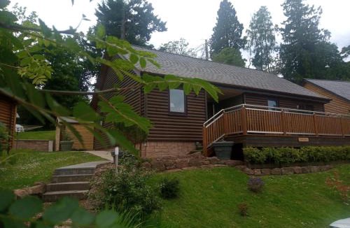 Murthly House | 2 Bed Cottage Sleeps 4 -Private Garden -Pets Okay