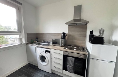 Gourock Apartment | 2-Bed Gourock Margaret St - Sleeps 4 - Contractors, Business & Relocations