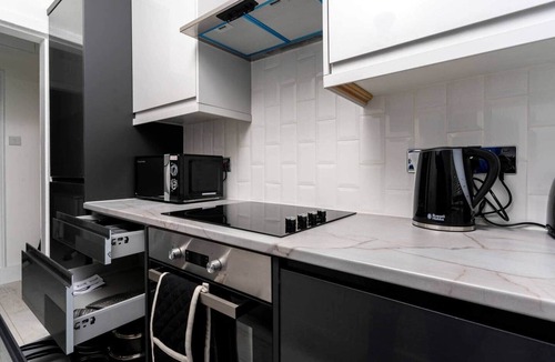 Cardonald Apartment | 2 Bed Home | QE Hospital |3 Beds|Sleeps 4|Parking| Glasgow