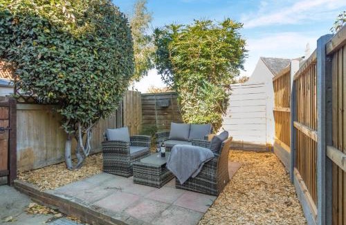 Newmarket House | 2 Bed in Ashley oc-c32637