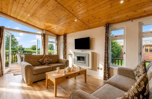 Diss Ski Chalet | 2 Bed in Athelington (oc-h35081)