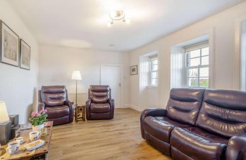 Ayr House | 2 Bed in Ayr- oc-90039
