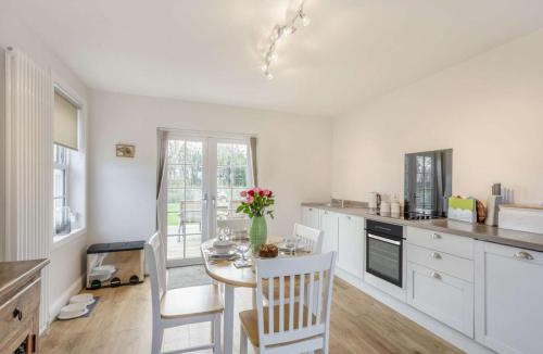 Ayr House | 2 Bed in Ayr- oc-90039