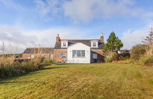 The Hebrides House | 2 Bed in Big Sand oc-d33686