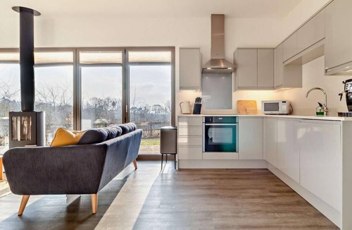 East Bergholt Ski Chalet | 2 Bed in Colchester (oc-95941)