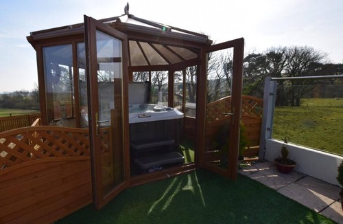 Kilmacolm Ski Chalet | 2 Bed in Kilmacolm (oc-55854)