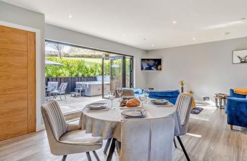 Tirabad Cabin | 2 Bed in Knighton oc-94203