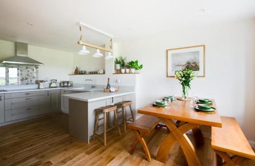 Sudbury House | 2 Bed in Newton oc-ffba
