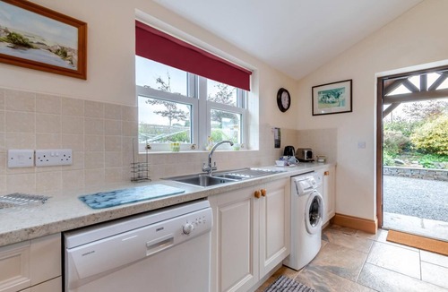 Tan-y-groes Cottage | 2 Bed in Ponthirwaun (oc-h33292)