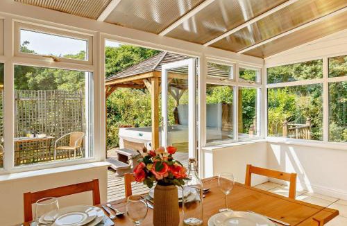 Saltash Cabin | 2 Bed in Saltash oc-88308