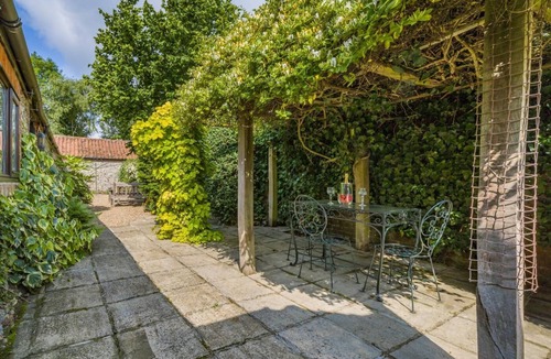 Sharrington Cottage | 2 Bed in Sharrington (oc-h32406)