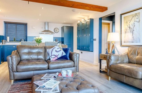 Little Hayfield Cottage | 2 Bed in Stockport (oc-83789)