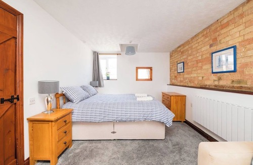 Bedford Cottage | 2 Bed in Thurleigh (oc-s42690)