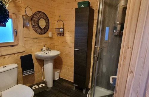 Innellan Cabin | 2 bed Lodge near Dunoon on the Shore Front