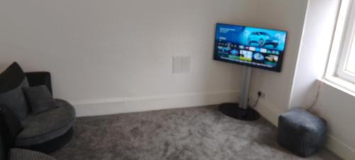 Largs Apartment | 2 Bedroom, 2 Minutes From The Beach
