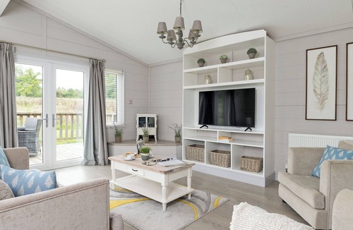Bury St Edmunds Ski Chalet | 2 bedroom accommodation in Bury St Edmunds