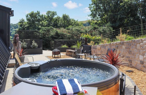 Hendrerwydd Apartment | 2 bedroom accommodation in Pen-Y-Felin, near Mold