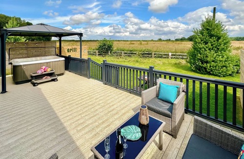 Raywell Ski Chalet | 2 bedroom accommodation in Raywell, Beverley