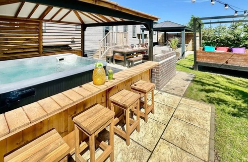 Raywell Ski Chalet | 2 bedroom accommodation in Raywell, Beverley