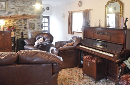 Garn Fadryn Cottage | 2 bedroom accommodation in Dinas, Lleyn Peninsula