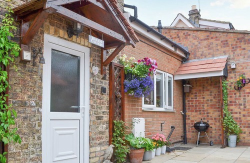 Hotham Cottage | 2 bedroom accommodation in North Cave