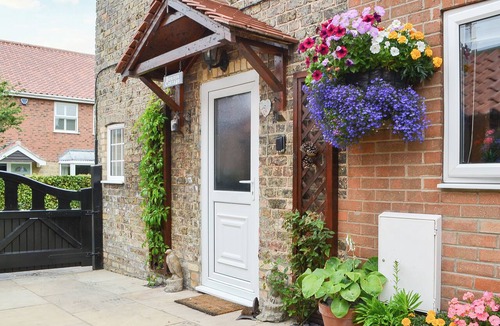 Hotham Cottage | 2 bedroom accommodation in North Cave