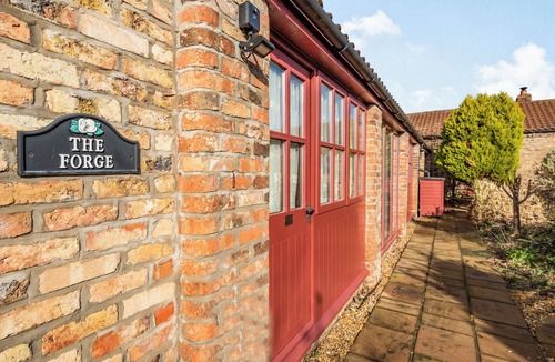 Arnold Cottage | 2 bedroom accommodation in Routh, Beverley