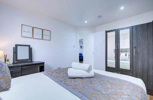 West Thurrock Apartment | 2 Bedroom Apartment with free parking and Netflix enabled Smart TV