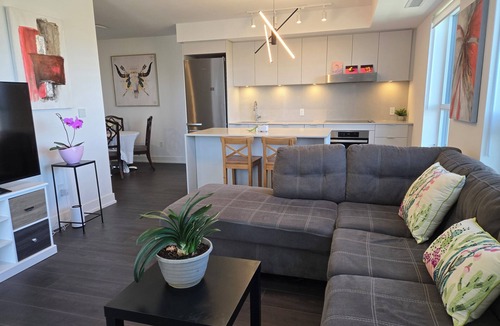 Unionville Condo | 2-bedroom condo in delightful Markham with AC, fitness room
