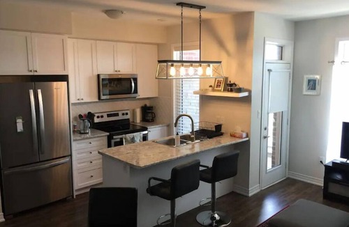 Beamsville Condo | 2-bedroom condo w/parking in Niagara wine country