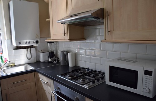Higham Hill Apartment | 2 Bedroom Flat, 10 minutes Station, 20 miutes to City Centre